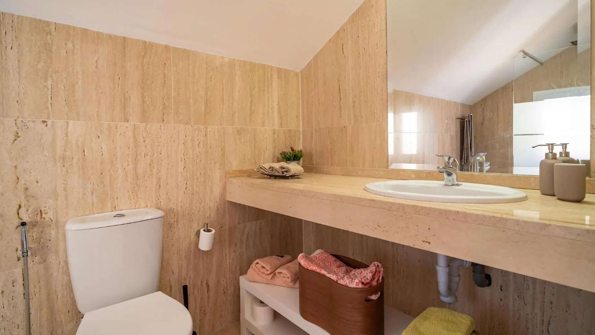 Nice Apartment In מארבלה